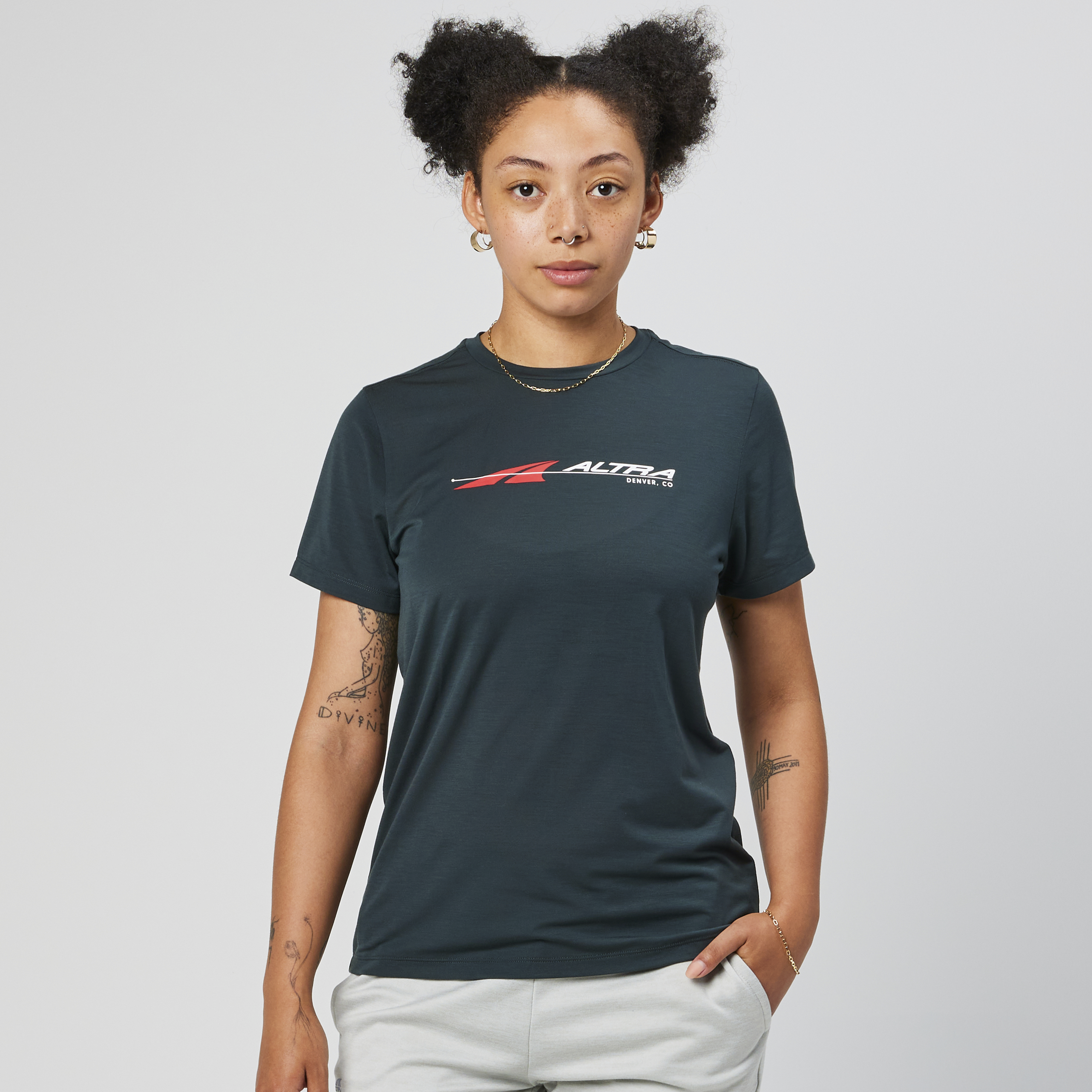 AL0A8174000-HERO
