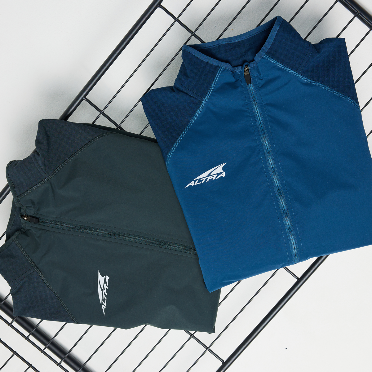 Men's Core Hybrid Jacket Black | Altra Running US